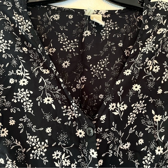 Japna V-neck Black and White Floral Romper Size Small - Picture 2 of 8